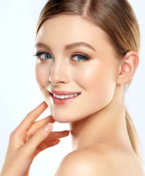 تزریق ژل و فیلر برای جوانسازی و فرم‌دهی صورت در کلینیک زیبایی شرق تهران